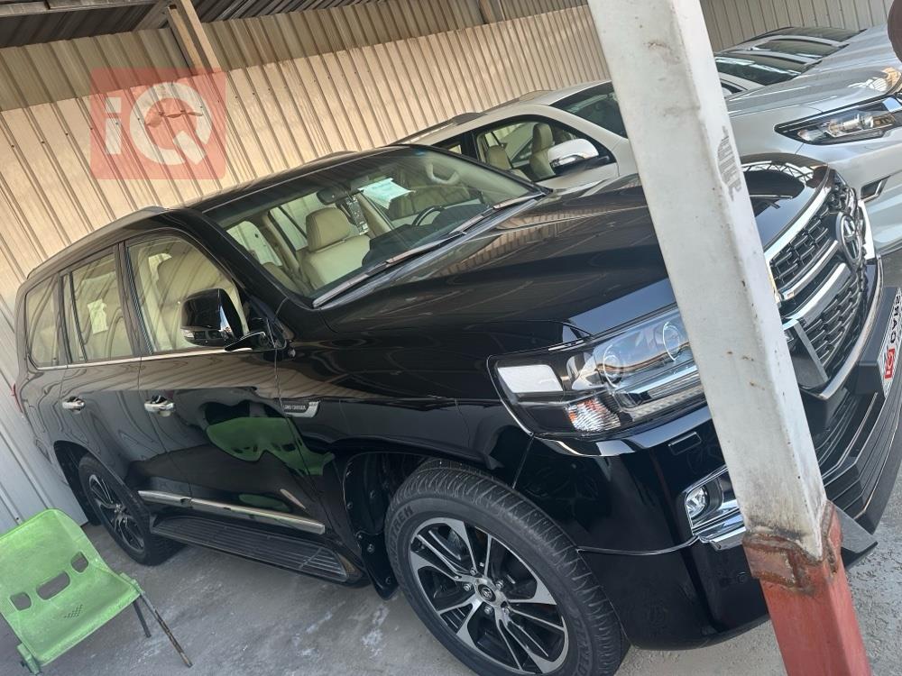 تۆیۆتا لاند کروزەر